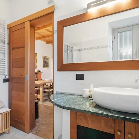 La Casa Di Pietra Di Moltrasio! *