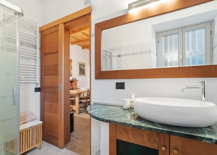 La Casa Di Pietra Di Moltrasio! *